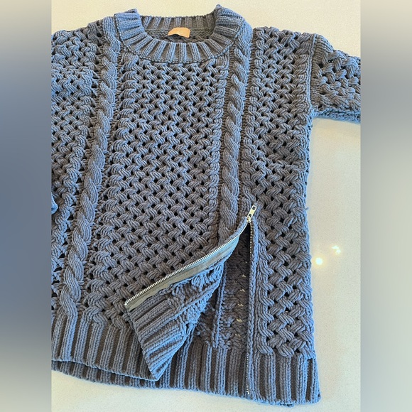 POL Chunky Open Weave Sweater
Gray Tone Zipper Fun Detail Sz Small Leather Tag - Picture 6 of 10